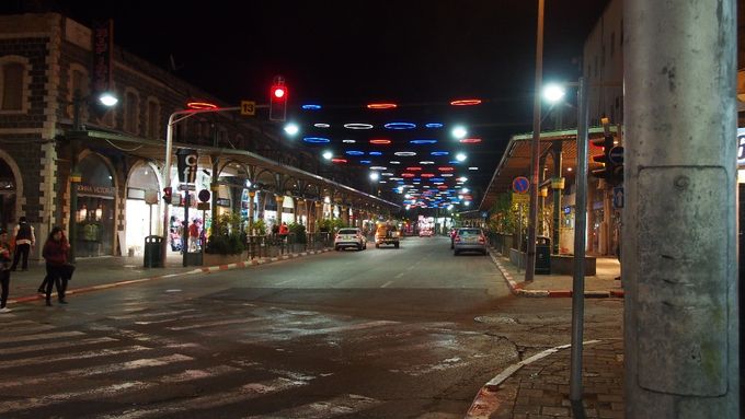 Tiberiaan keskustaa illalla.Kuva Aulis Kemppinen 2016.