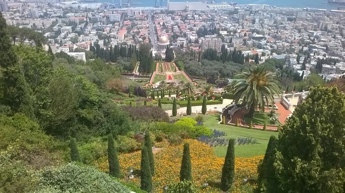 Haifassa ihailtiin mm. Baihan uskonnon puutarhaa